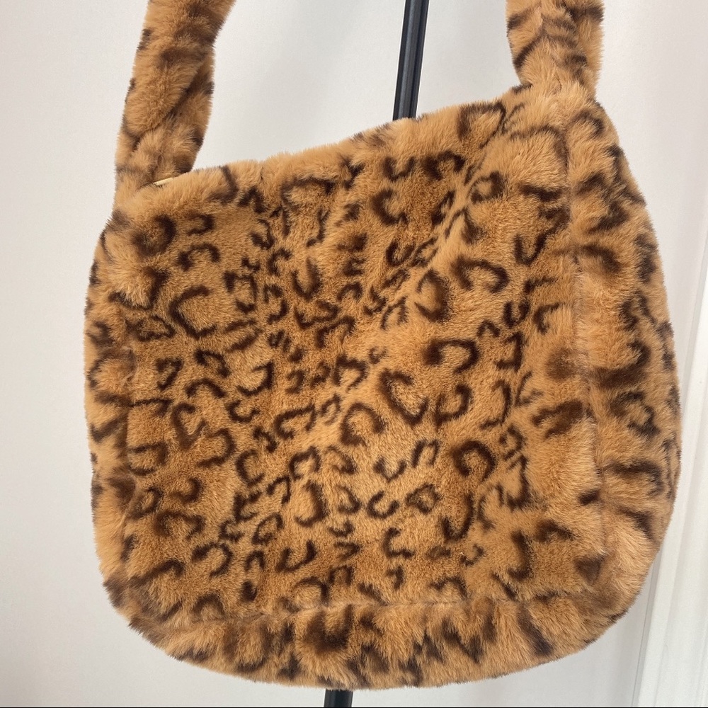 Fluffy leopard pattern shoulder bag - Picture 6 of 7